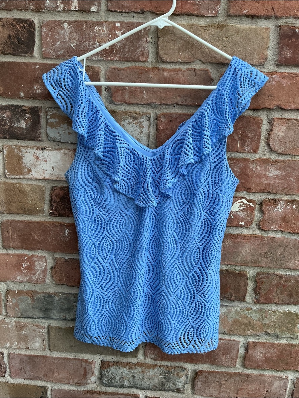 Lilly Pulitzer Blue Lace Ruffle V‑Neck Women’s Top size medium - Picture 2 of 3